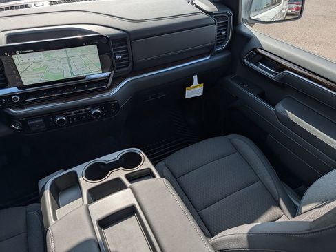 New 2026 GMC Sierra 1500 SLE image 24