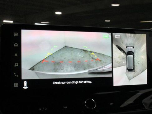 New 2025 Mitsubishi Outlander SE image 13