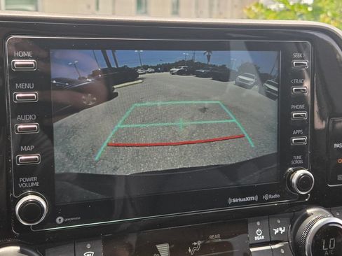 Used 2022 Toyota Highlander XLE FWD image 27