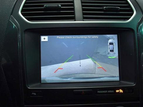 Used 2017 Ford Explorer XLT w/ Equipment Group 202A FWD image 30
