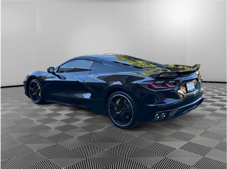 Used 2022 Chevrolet Corvette Stingray Coupe w/ Z51 Performance Package RWD image 3