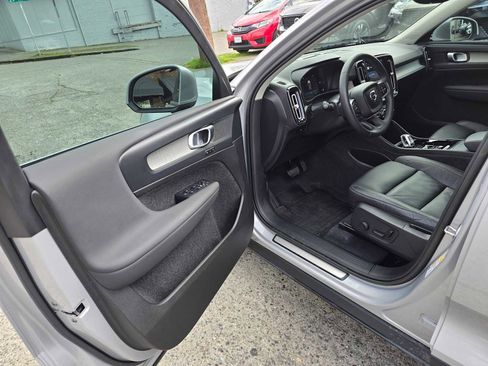 Certified 2023 Volvo XC40 B5 Plus w/ Protection Package Premier image 19