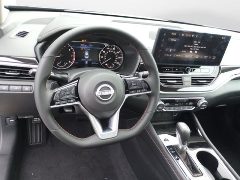 New 2025 Nissan Altima 2.5 SR w/ SR Premium Package image 10