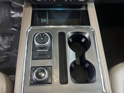 Used 2020 Ford Expedition XLT w/ Equipment Group 202A AWD/4WD image 19