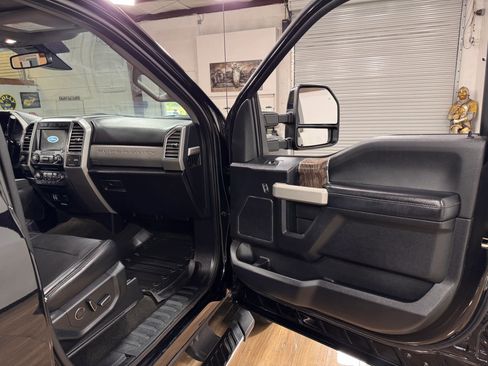 Used 2017 Ford F350 Lariat w/ Lariat Ultimate Package image 19