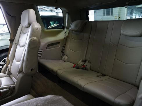 Used 2018 Cadillac Escalade Premium Luxury image 17