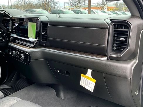 Used 2023 Chevrolet Silverado 1500 LT image 13
