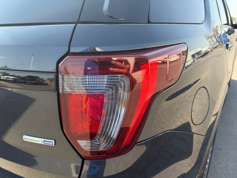 Used 2017 Ford Explorer Sport w/ Equipment Group 401A AWD/4WD image 32