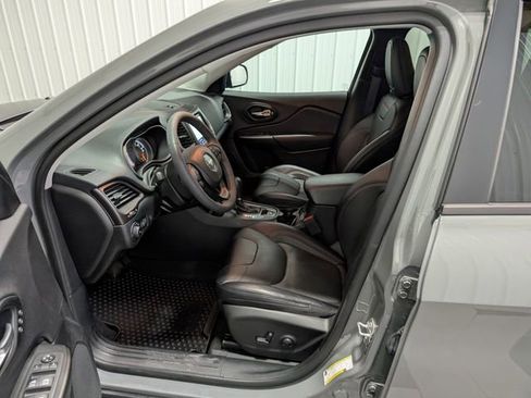 Used 2022 Jeep Cherokee Trailhawk w/ Sound & Nav Group AWD/4WD image 14