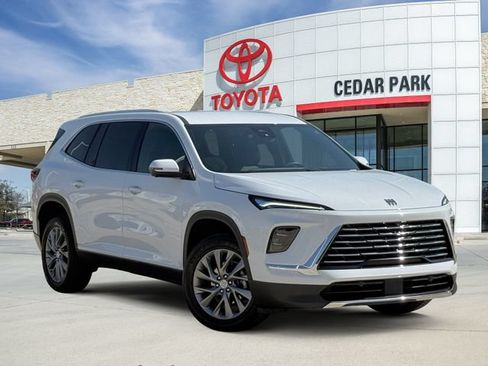 Used 2025 Buick Enclave Preferred FWD image 1