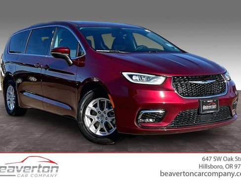 Used 2023 Chrysler Pacifica Touring-L FWD image 1