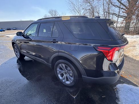 New 2026 Ford Explorer Active w/ Active Comfort Package image 2