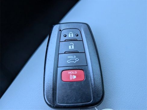 Used 2021 Toyota RAV4 XLE Premium image 28