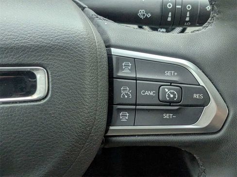 Used 2025 Jeep Compass Limited image 28