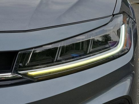 Used 2025 Volkswagen Jetta SE w/ Sunroof Package FWD image 9