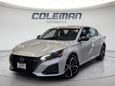 Certified 2025 Nissan Altima 2.5 SR w/ SR Premium Package FWD image 8