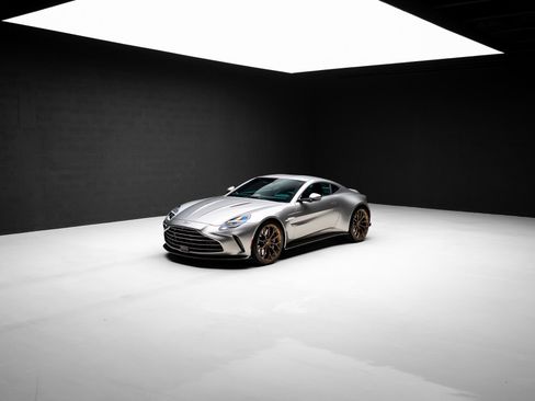 Used 2025 Aston Martin V8 Vantage Coupe RWD image 75