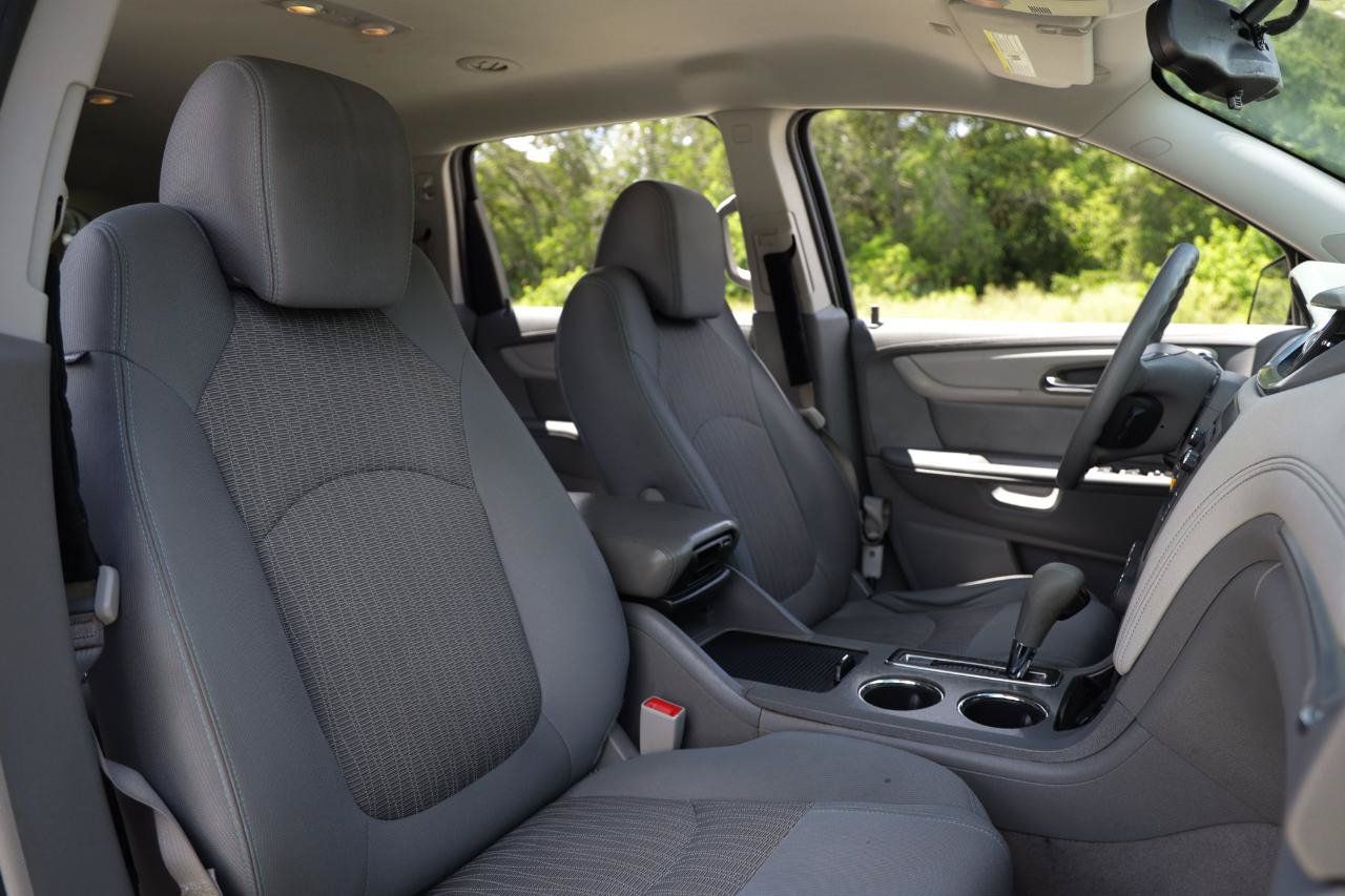 Used 2017 Chevrolet Traverse LS FWD image 16