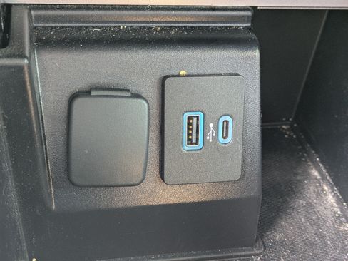 Used 2020 Ford Explorer XLT w/ Equipment Group 202A RWD image 28