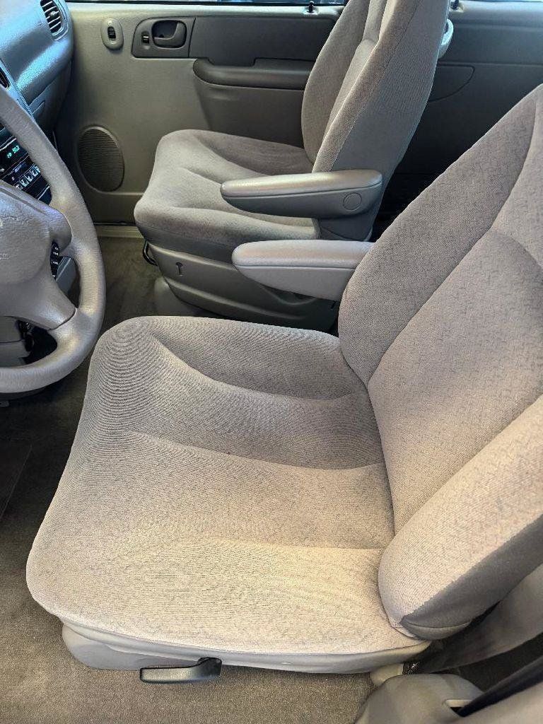 Used 2003 Dodge Caravan SE FWD image 24