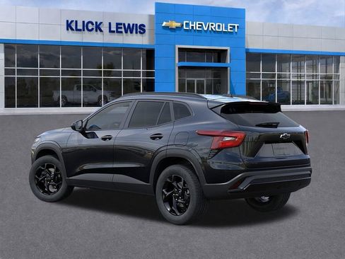 New 2026 Chevrolet Trax LT w/ Driver Confidence Package FWD image 3