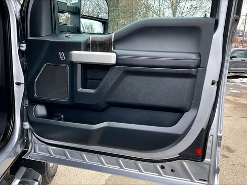 Used 2021 Ford F250 Lariat w/ Chrome Package image 21