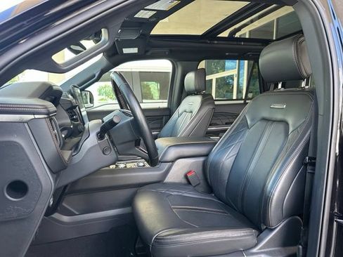 Used 2024 Ford Expedition Platinum AWD/4WD image 15