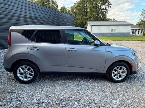 Used 2025 Kia Soul LX w/ LX Technology Package FWD image 4
