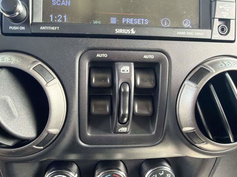 Used 2018 Jeep Wrangler Unlimited Sport S AWD/4WD image 24