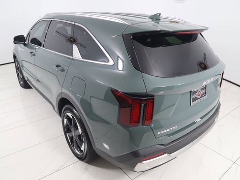 Used 2025 Kia Sorento EX image 26