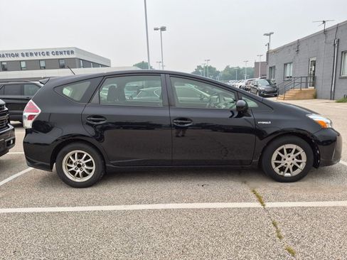 Used 2015 Toyota Prius V Three FWD image 4