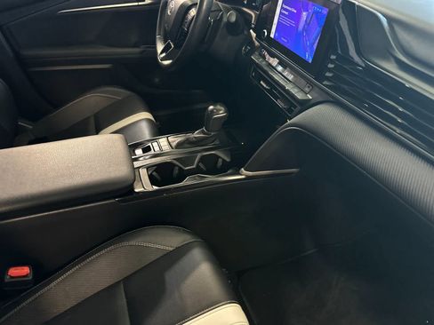 Used 2025 Toyota Camry SE FWD image 16