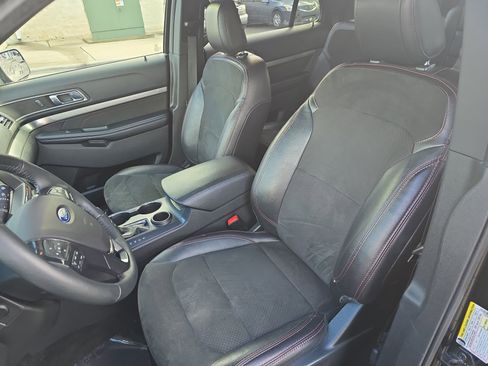 Used 2018 Ford Explorer XLT w/ Equipment Group 202A image 17