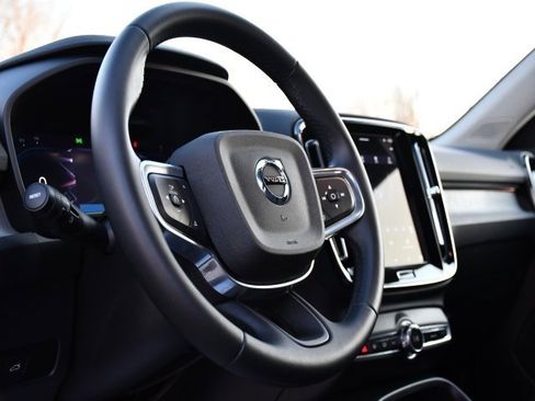 Certified 2025 Volvo XC40 B5 Core image 12