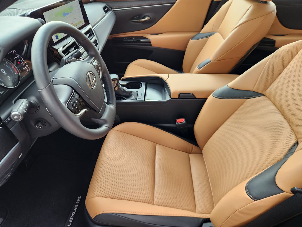 Certified 2025 Lexus ES 350 w/ Premium Package FWD image 13