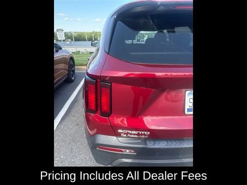 Used 2023 Kia Sorento LX FWD image 3