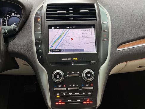 Used 2019 Lincoln MKC Select w/ Select Plus Package AWD/4WD image 19