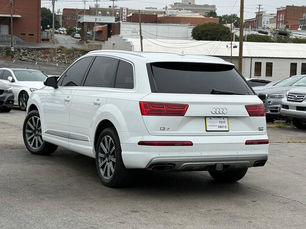 Used 2017 Audi Q7 3.0T Prestige AWD/4WD image 4