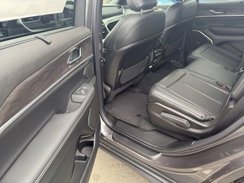 New 2025 Jeep Grand Cherokee L Limited w/ Luxury Tech Group II image 21