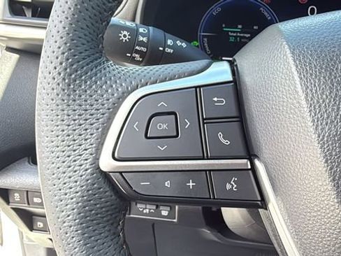 Used 2025 Toyota Sienna Limited image 23