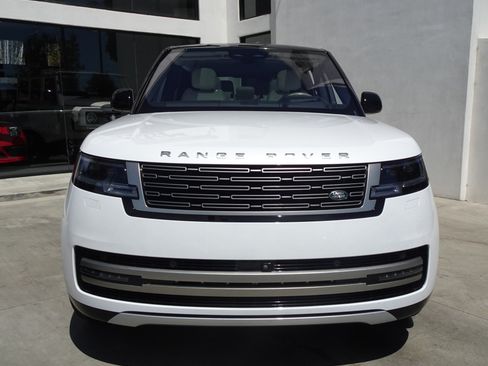 Used 2023 Land Rover Range Rover Long Wheelbase SE AWD/4WD image 2