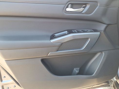Used 2025 Nissan Pathfinder SL AWD/4WD image 14