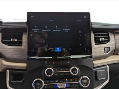 Used 2022 Ford Expedition Limited image 28