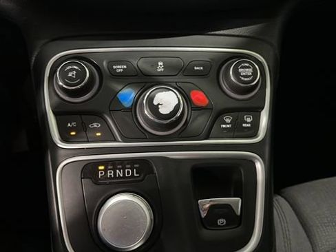 Used 2016 Chrysler 200 Limited w/ Convenience Group FWD image 16