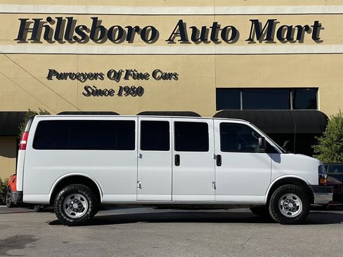 Used 2017 Chevrolet Express 3500 LT w/ LT Preferred Equipment Group image 4