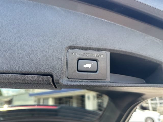 Used 2025 Acura RDX SH-AWD image 17