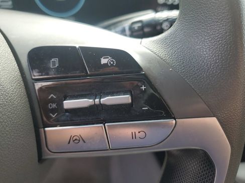 Used 2024 Hyundai Elantra SEL FWD image 11