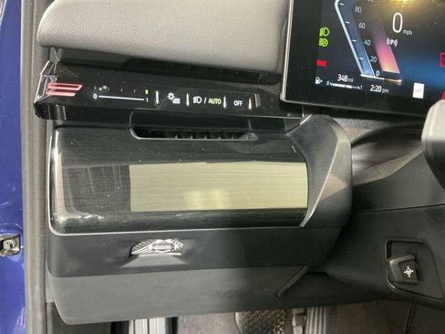 Certified 2025 BMW 530i w/ Premium Package image 18