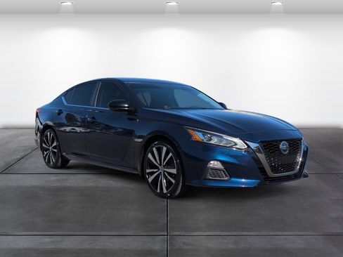 Used 2019 Nissan Altima 2.5 SR w/ SR Premium Package image 2