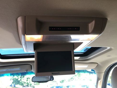 Used 2012 Cadillac Escalade Premium image 24